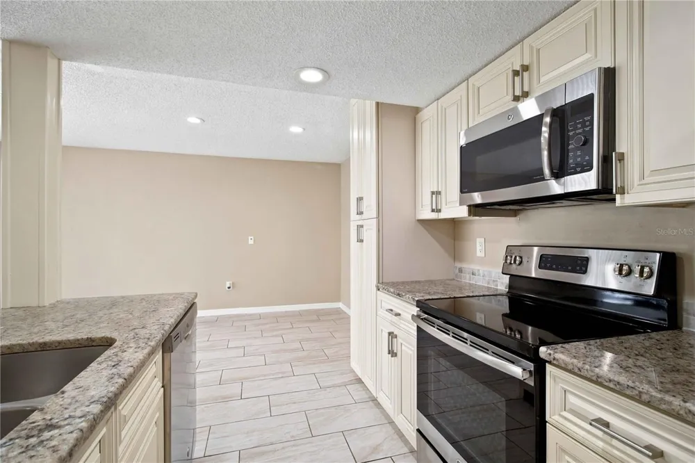 1006 LONGFELLOW COURT Sarasota, FL 34243