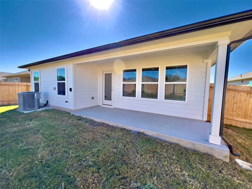 305 Darwin Place Lockhart, TX 78644