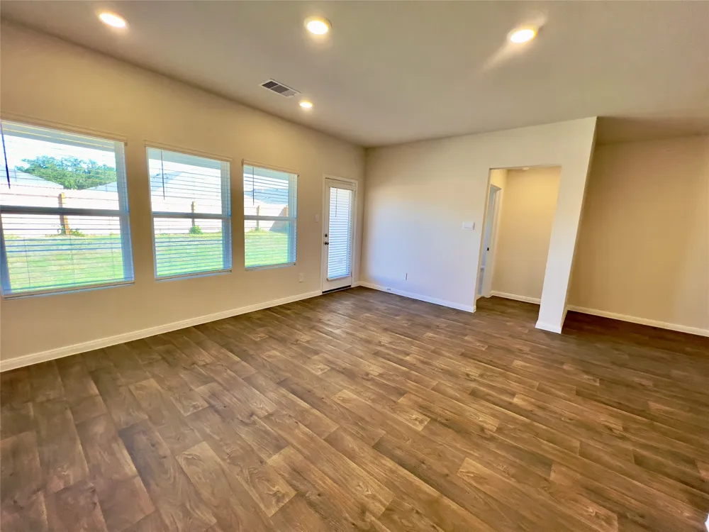 305 Darwin Place Lockhart, TX 78644