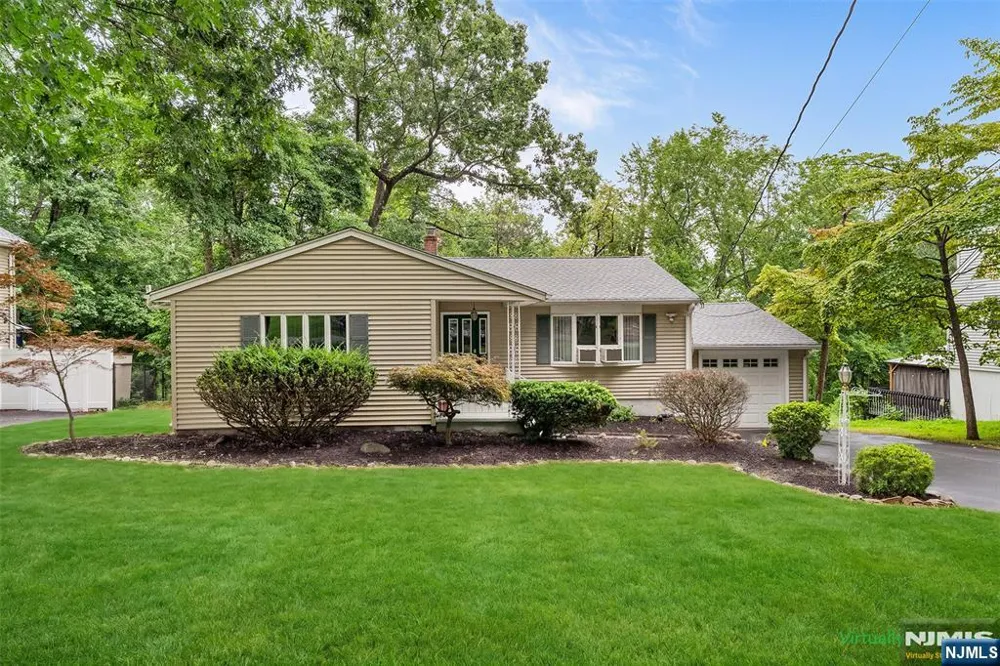 130 Vreeland Avenue Bloomingdale, NJ 07403