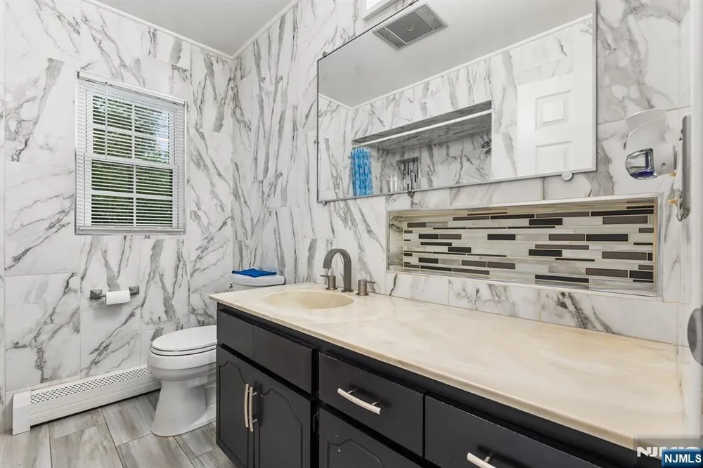 130 Vreeland Avenue Bloomingdale, NJ 07403