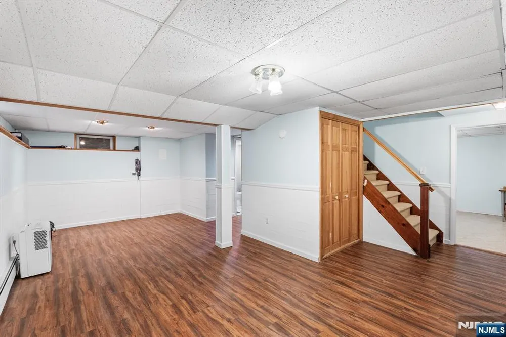 130 Vreeland Avenue Bloomingdale, NJ 07403