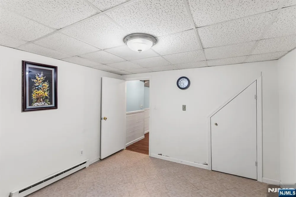 130 Vreeland Avenue Bloomingdale, NJ 07403
