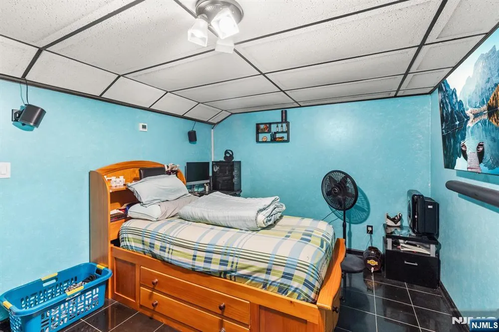 130 Vreeland Avenue Bloomingdale, NJ 07403