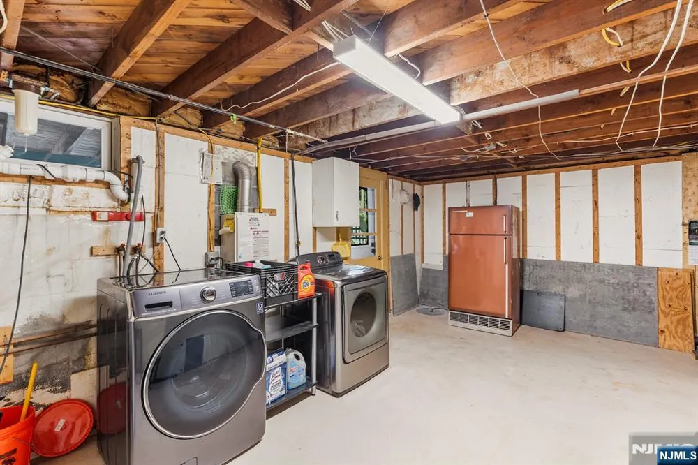 130 Vreeland Avenue Bloomingdale, NJ 07403