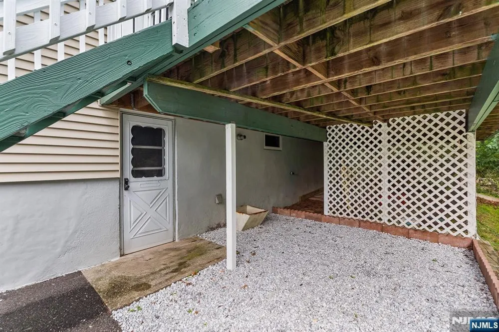 130 Vreeland Avenue Bloomingdale, NJ 07403