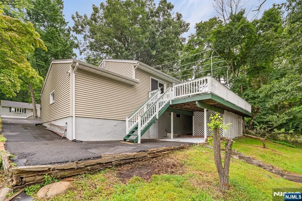 130 Vreeland Avenue Bloomingdale, NJ 07403