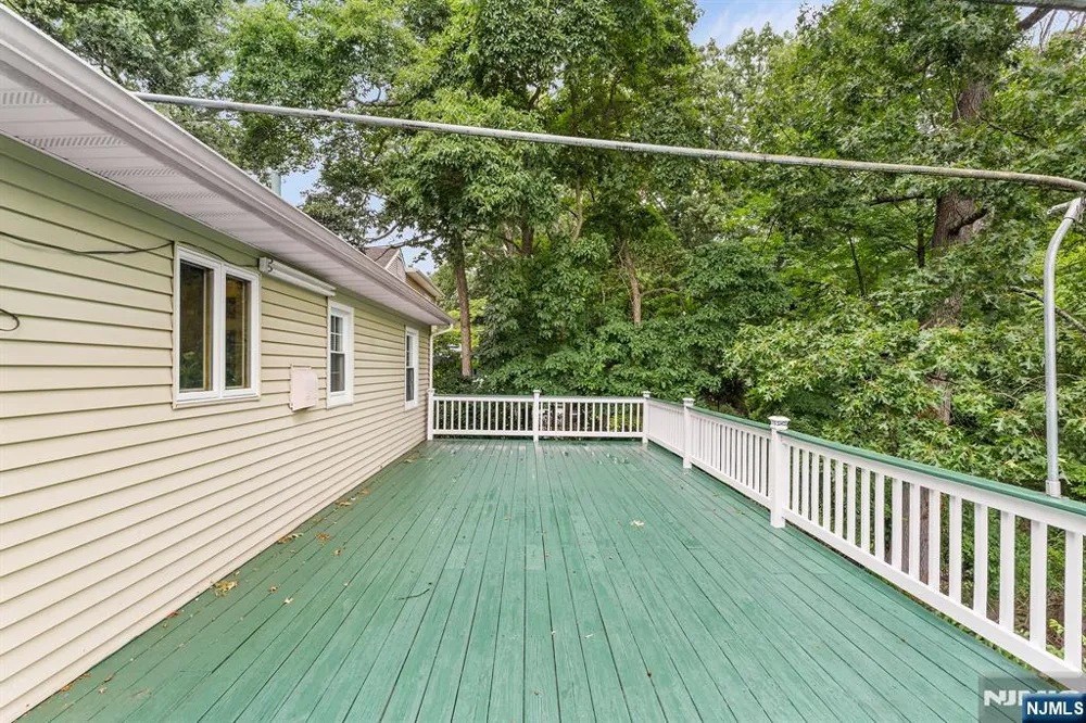 130 Vreeland Avenue Bloomingdale, NJ 07403