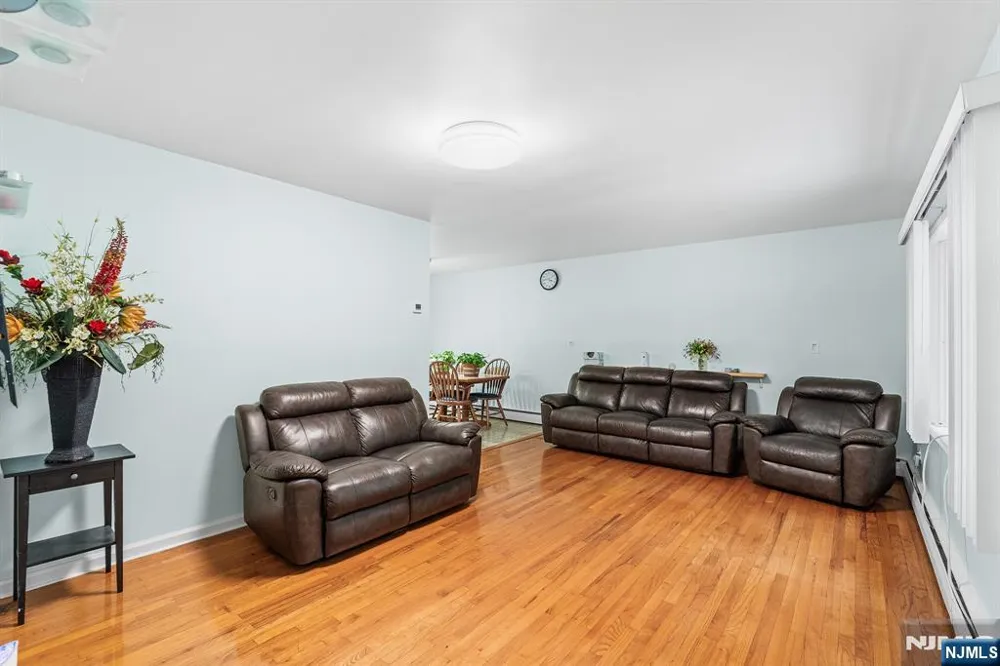 130 Vreeland Avenue Bloomingdale, NJ 07403