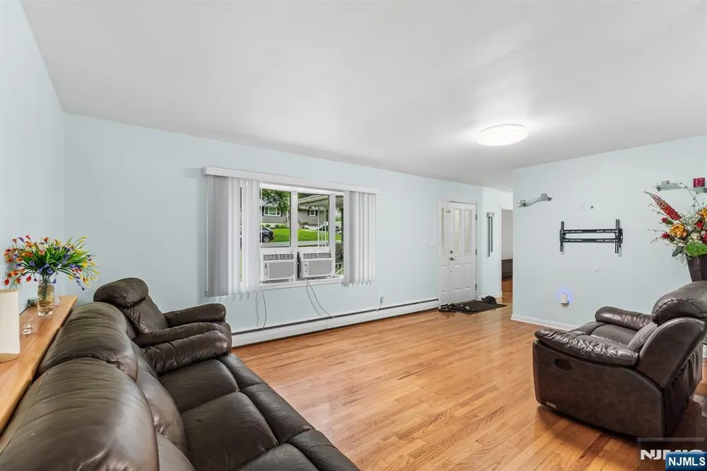 130 Vreeland Avenue Bloomingdale, NJ 07403