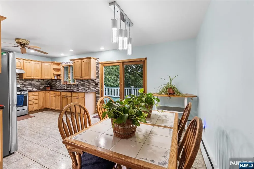 130 Vreeland Avenue Bloomingdale, NJ 07403