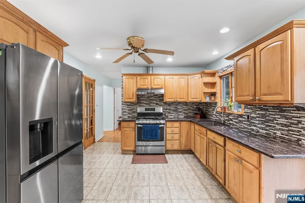 130 Vreeland Avenue Bloomingdale, NJ 07403