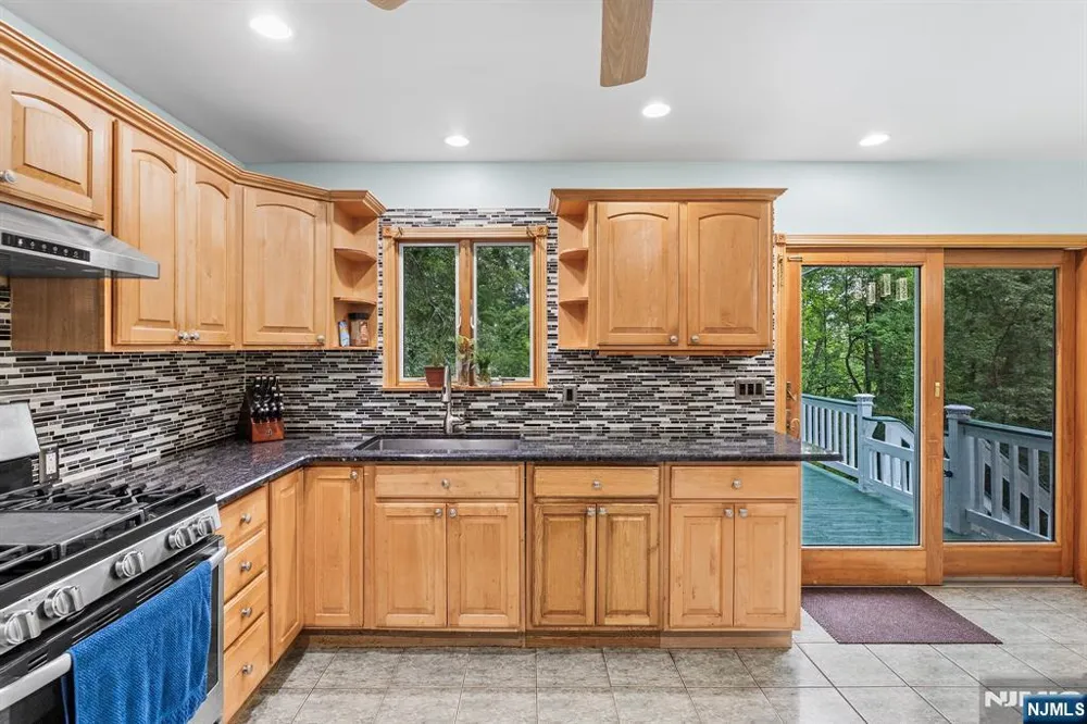 130 Vreeland Avenue Bloomingdale, NJ 07403