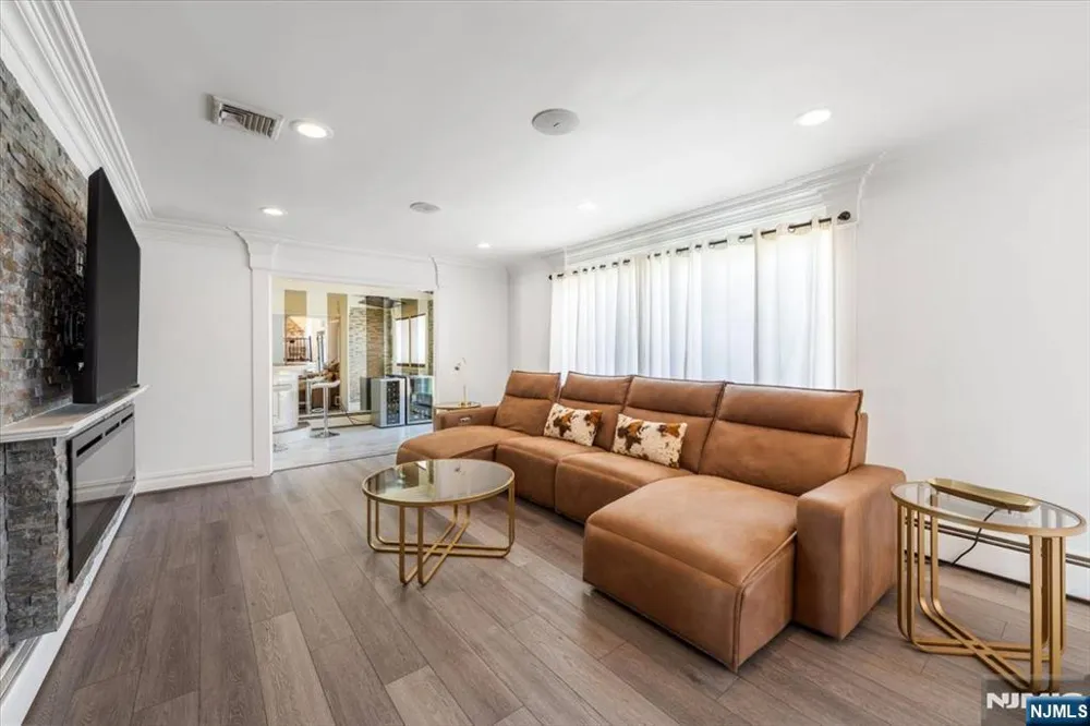535 Willow Avenue Lyndhurst, NJ 07071