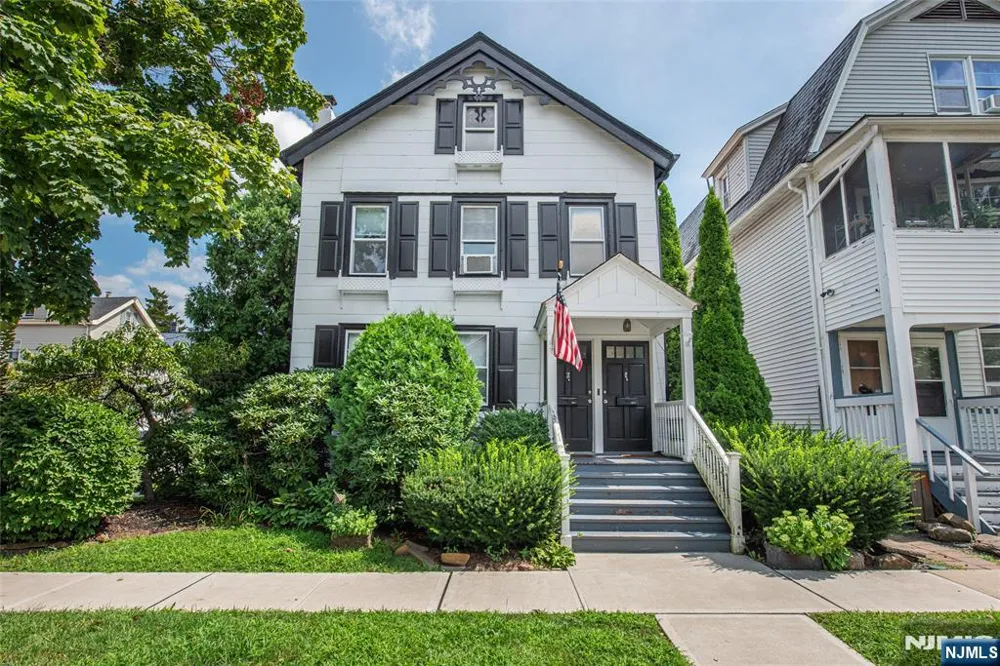 39 Midland Avenue 2 Montclair, NJ 07042