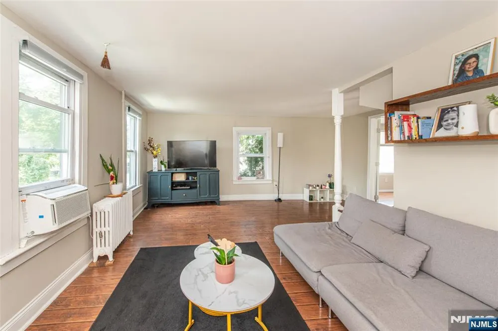 39 Midland Avenue 2 Montclair, NJ 07042