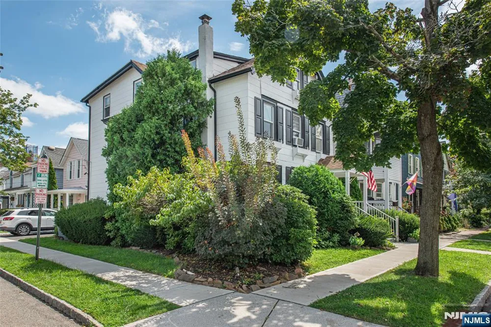 39 Midland Avenue 2 Montclair, NJ 07042