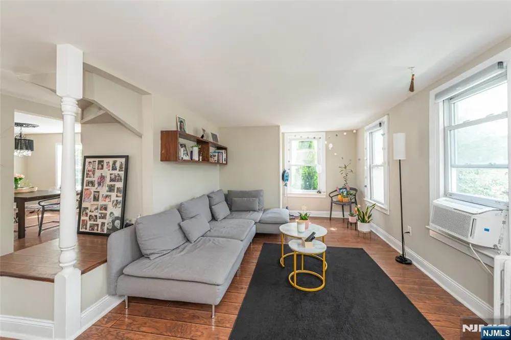 39 Midland Avenue 2 Montclair, NJ 07042