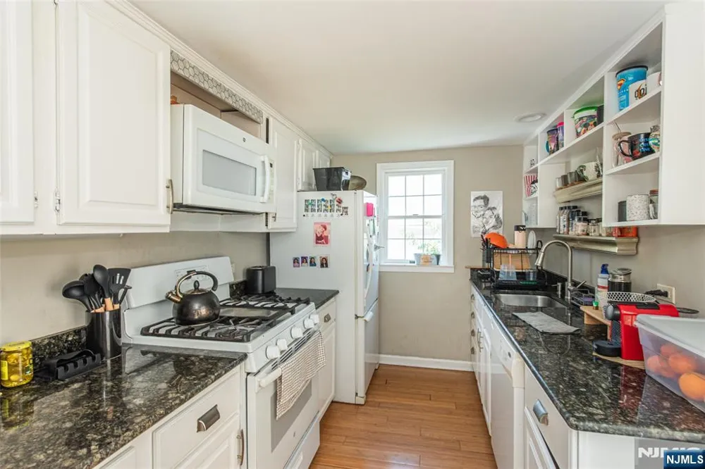 39 Midland Avenue 2 Montclair, NJ 07042