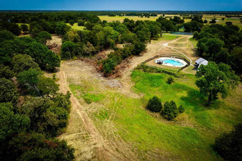 2085 S Oaks Lane Lone Oak, TX 75453