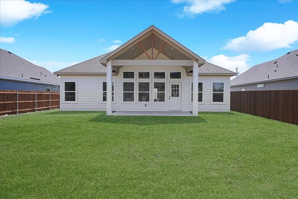 5625 Oak Grove Road Fort Worth, TX 76134