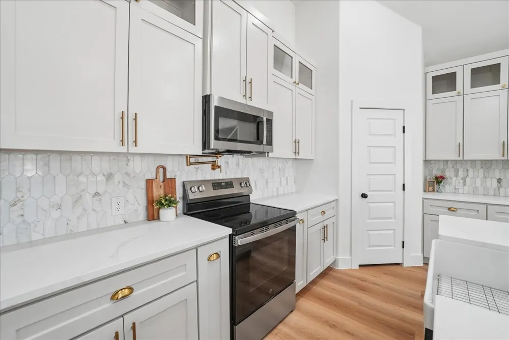 5625 Oak Grove Road Fort Worth, TX 76134