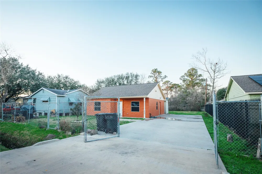 5617 Schutz Street Houston, TX 77032