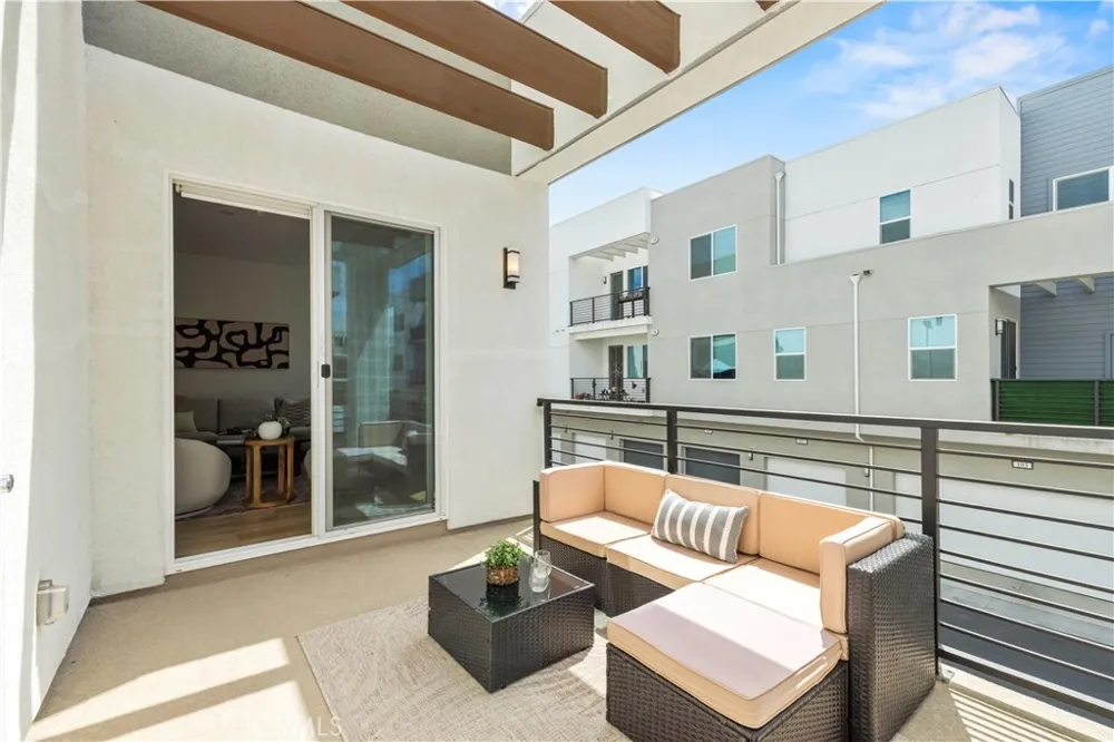 27212 Diamond Peak Lane #203 Valencia, CA 91381