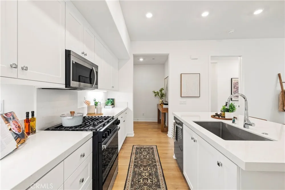 27212 Diamond Peak Lane #203 Valencia, CA 91381