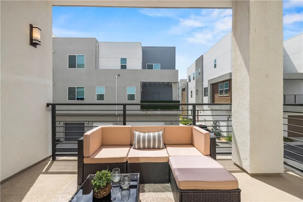 27212 Diamond Peak Lane #203 Valencia, CA 91381
