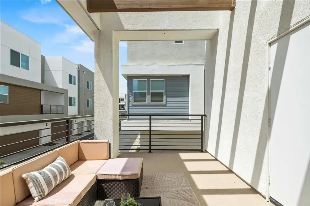 27212 Diamond Peak Lane #203 Valencia, CA 91381