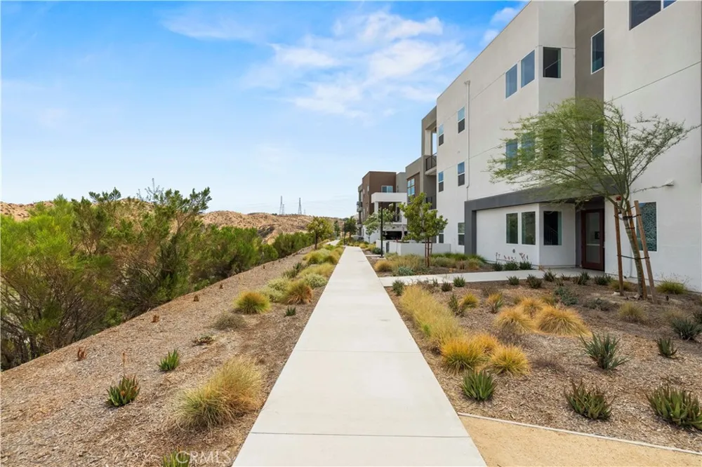 27212 Diamond Peak Lane #203 Valencia, CA 91381