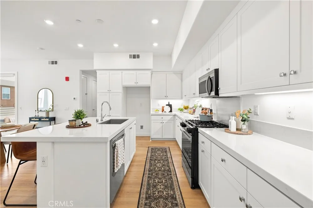 27212 Diamond Peak Lane #203 Valencia, CA 91381