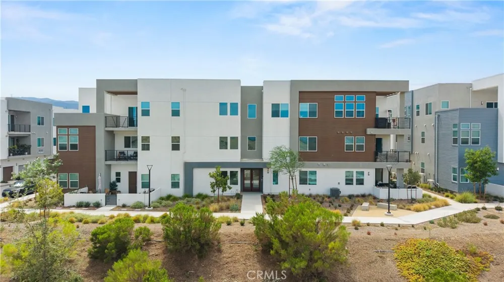 27212 Diamond Peak Lane #203 Valencia, CA 91381