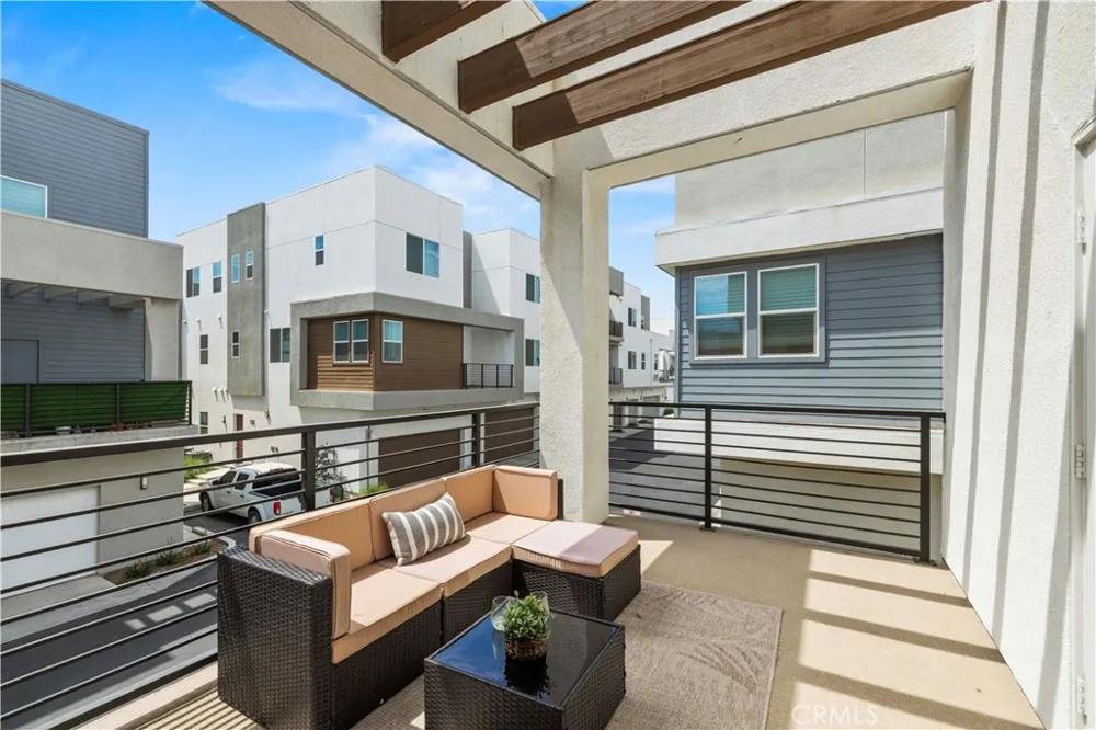 27212 Diamond Peak Lane #203 Valencia, CA 91381