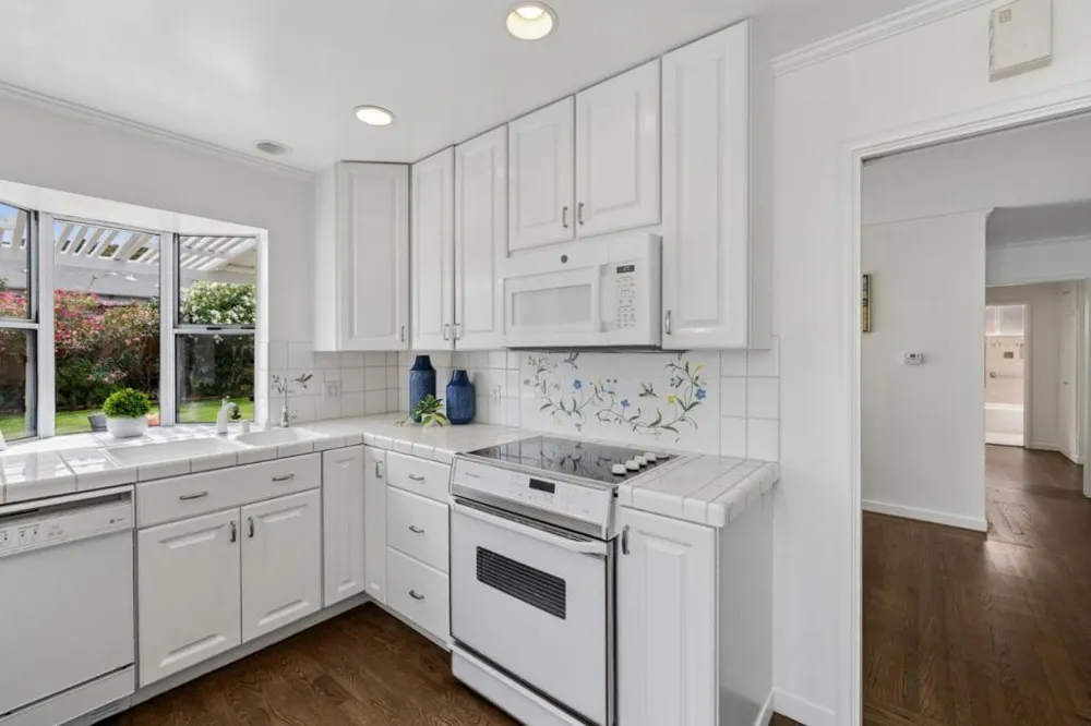 261 36th Avenue San Mateo, CA 94403