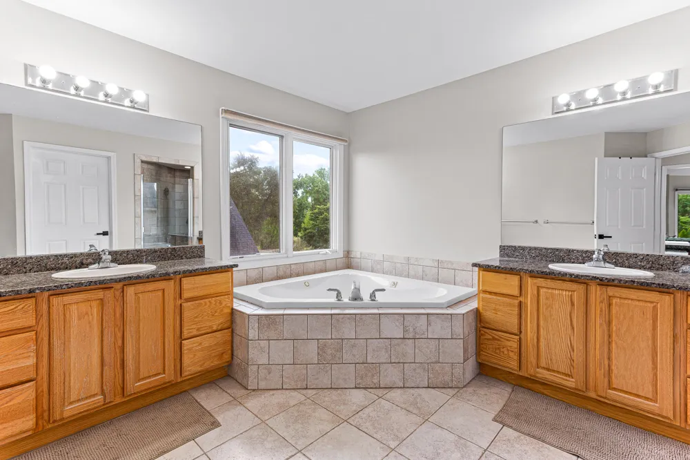 22390 Diamond Court Farmington Hills, MI 48335