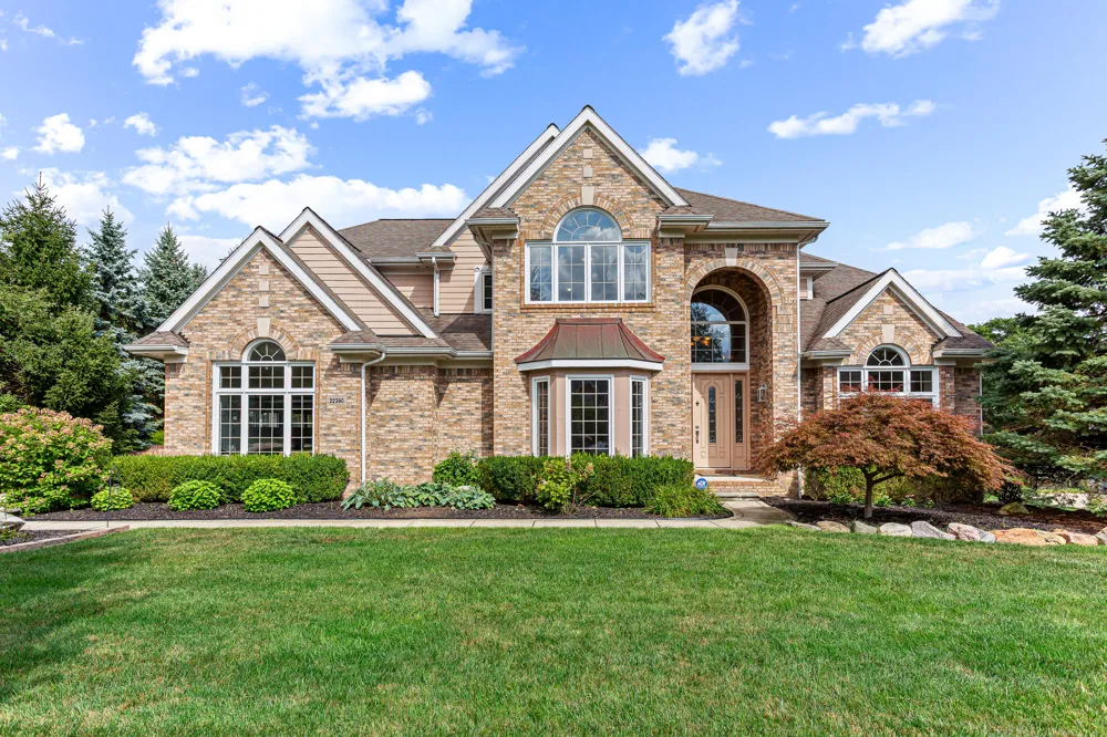 22390 Diamond Court Farmington Hills, MI 48335