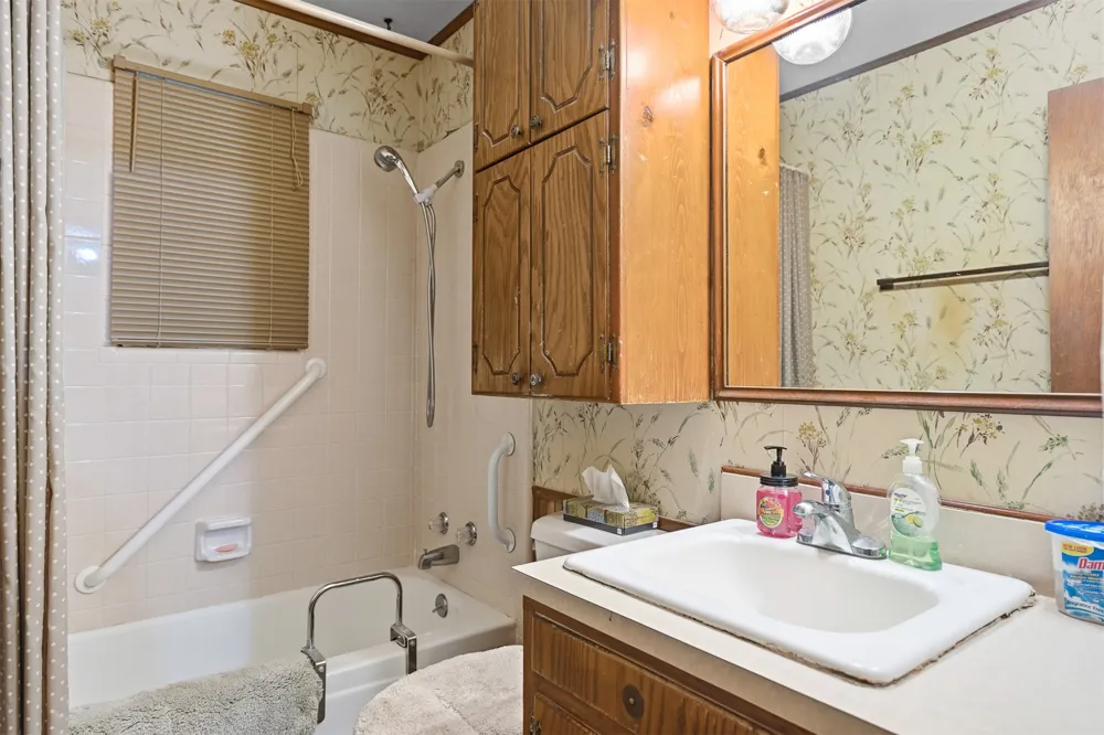 125 Frances Street Healdton, OK 73438