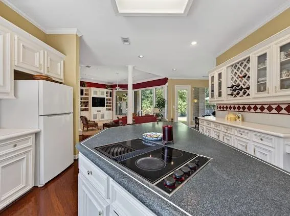 24602 W Kingscrest Circle Spring, TX 77389