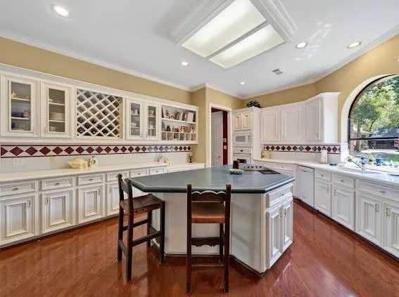 24602 W Kingscrest Circle Spring, TX 77389