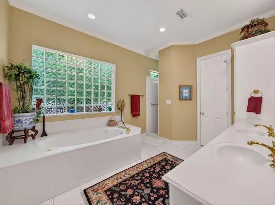 24602 W Kingscrest Circle Spring, TX 77389