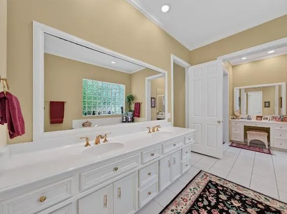 24602 W Kingscrest Circle Spring, TX 77389