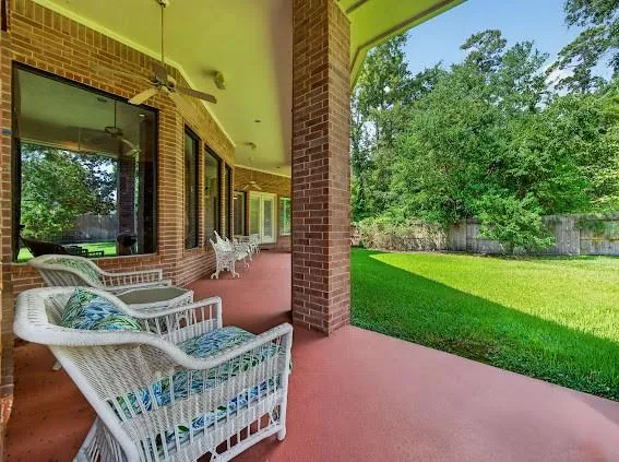 24602 W Kingscrest Circle Spring, TX 77389