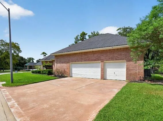 24602 W Kingscrest Circle Spring, TX 77389