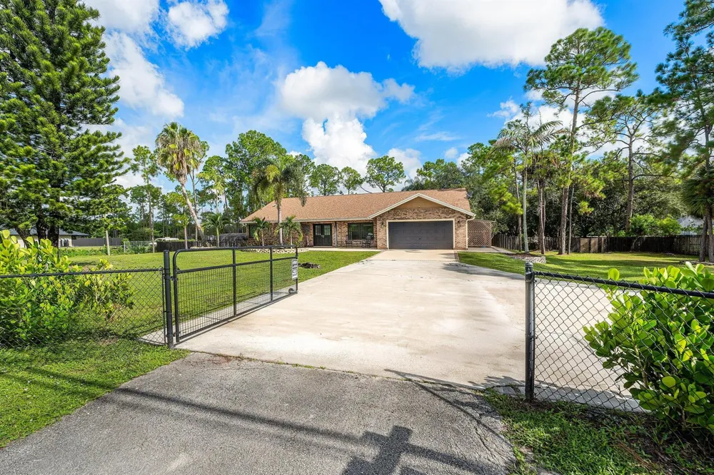 18429 Sycamore Drive W Loxahatchee, FL 33470