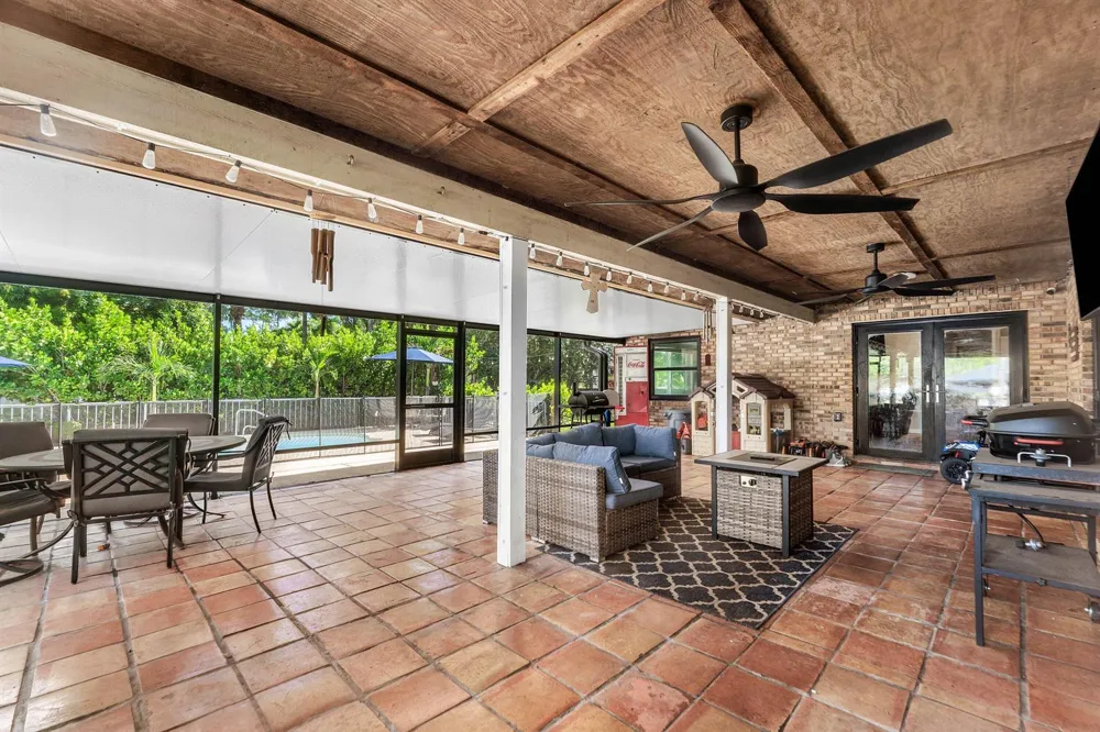 18429 Sycamore Drive W Loxahatchee, FL 33470