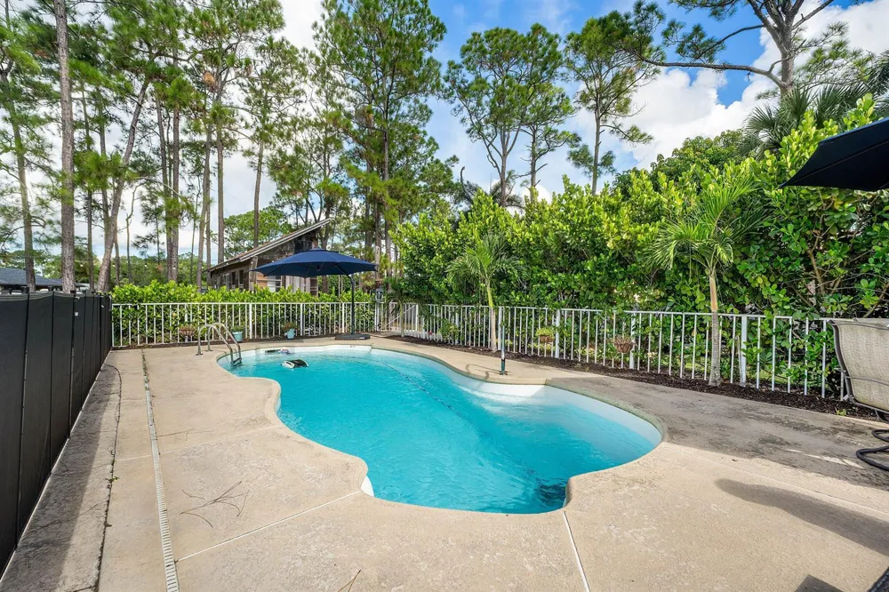 18429 Sycamore Drive W Loxahatchee, FL 33470