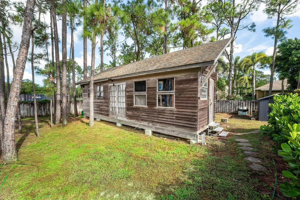18429 Sycamore Drive W Loxahatchee, FL 33470