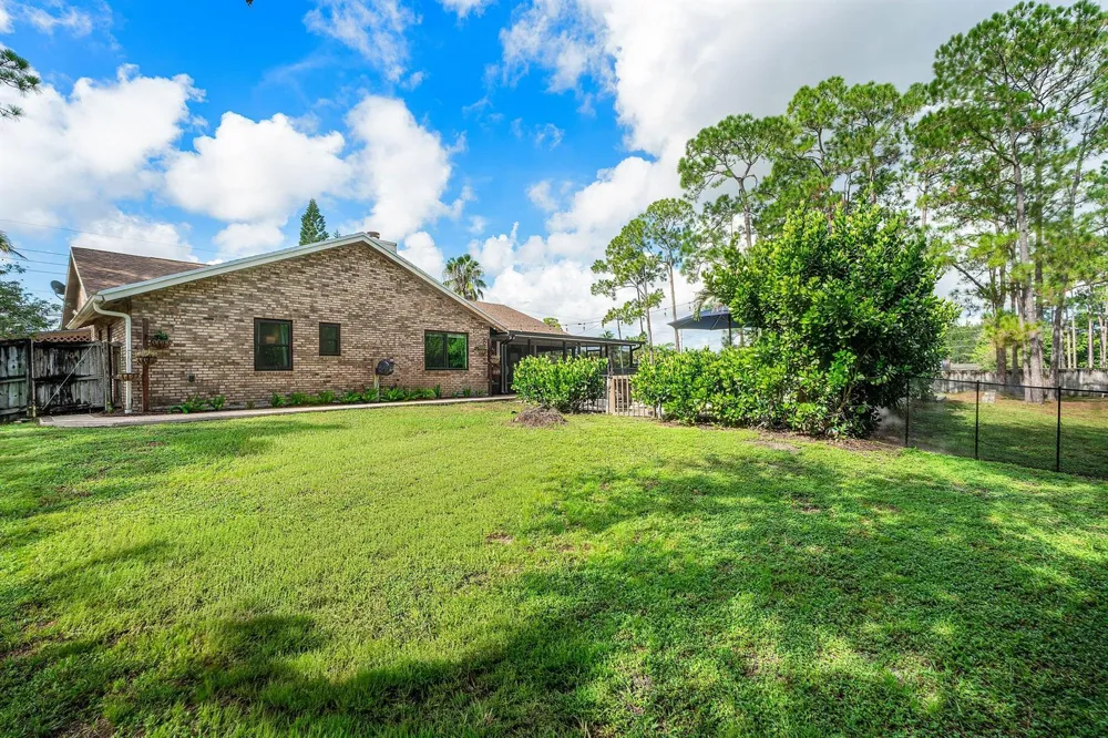 18429 Sycamore Drive W Loxahatchee, FL 33470